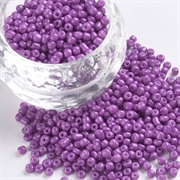 Seed beads. 2 mm. 20 gram/1400 stk. Lilla.